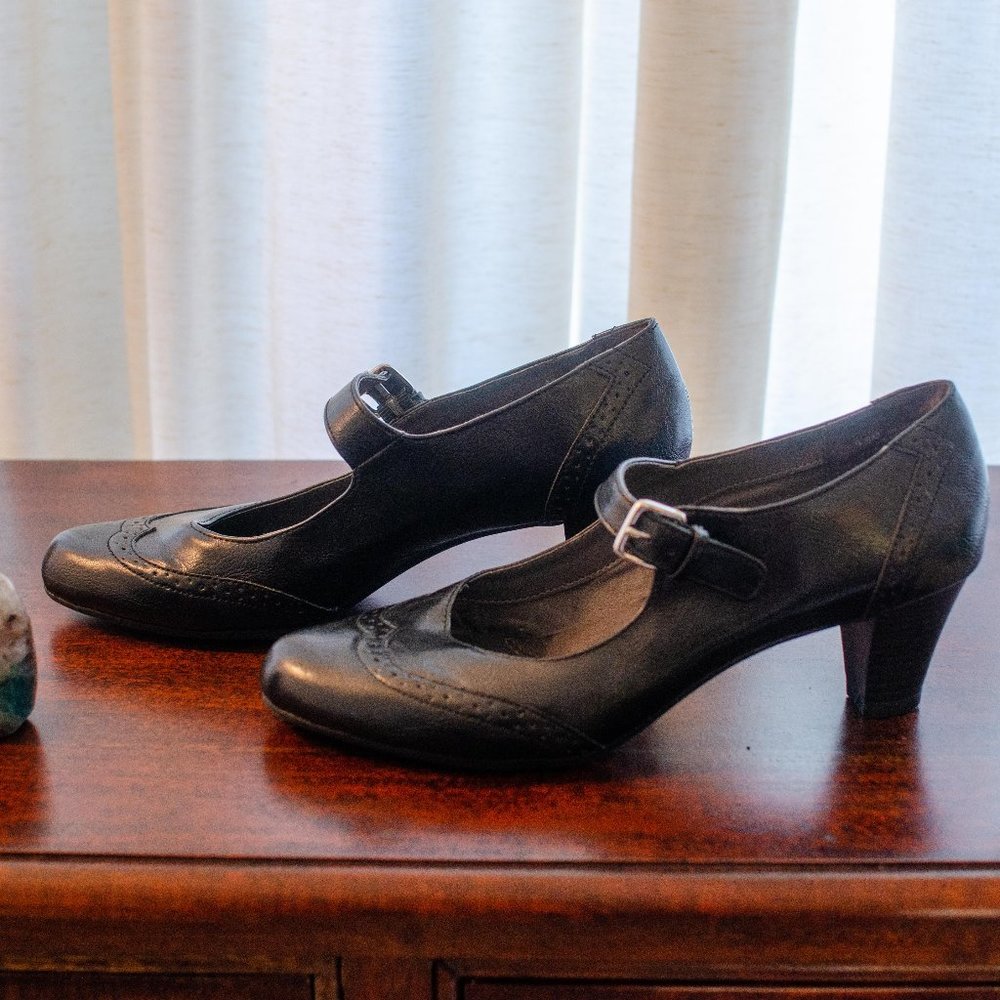 Black Mary Jane shoes